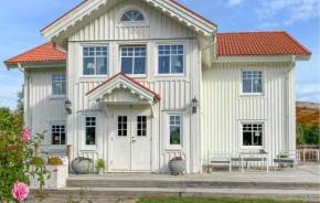 4 Bedroom Stunning Home In Svängsta Svängsta